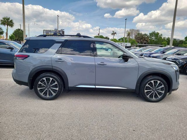 2026 Boulder Gray Pearl Nissan Pathfinder Platinum FWD SUV