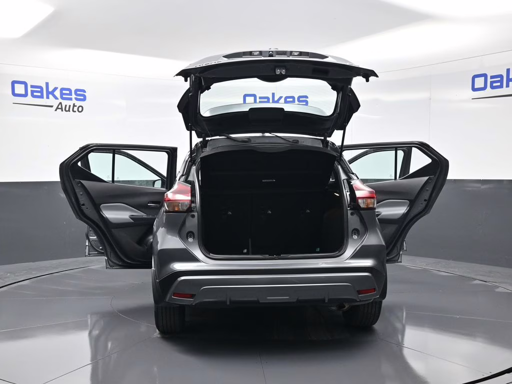 2023 Gun Metallic Nissan Kicks SR FWD SUV