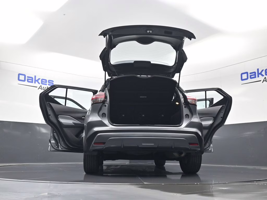 2023 Gun Metallic Nissan Kicks SR FWD SUV