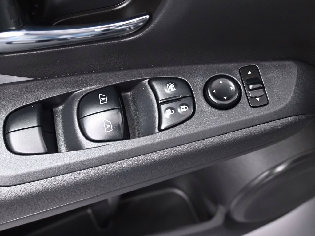 2023 Gun Metallic Nissan Kicks SR FWD SUV