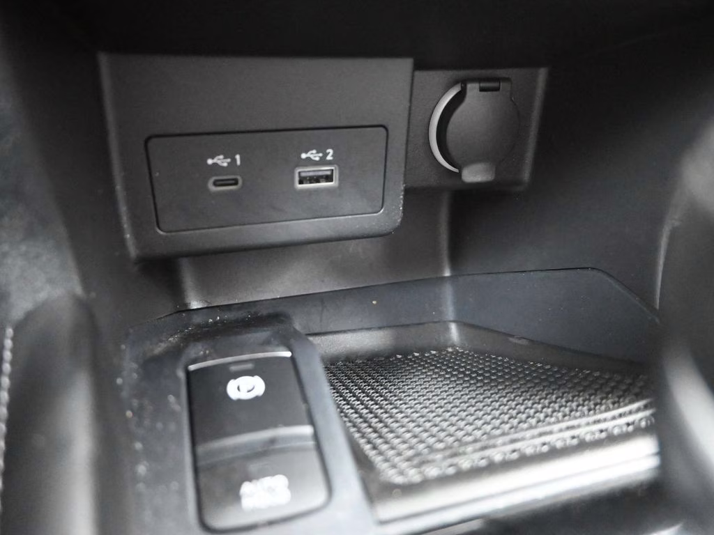 2023 Gun Metallic Nissan Kicks SR FWD SUV