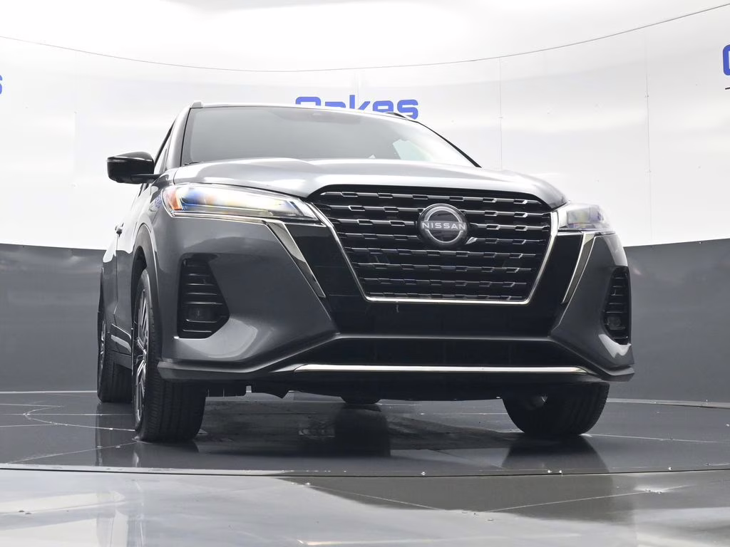 2023 Gun Metallic Nissan Kicks SR FWD SUV