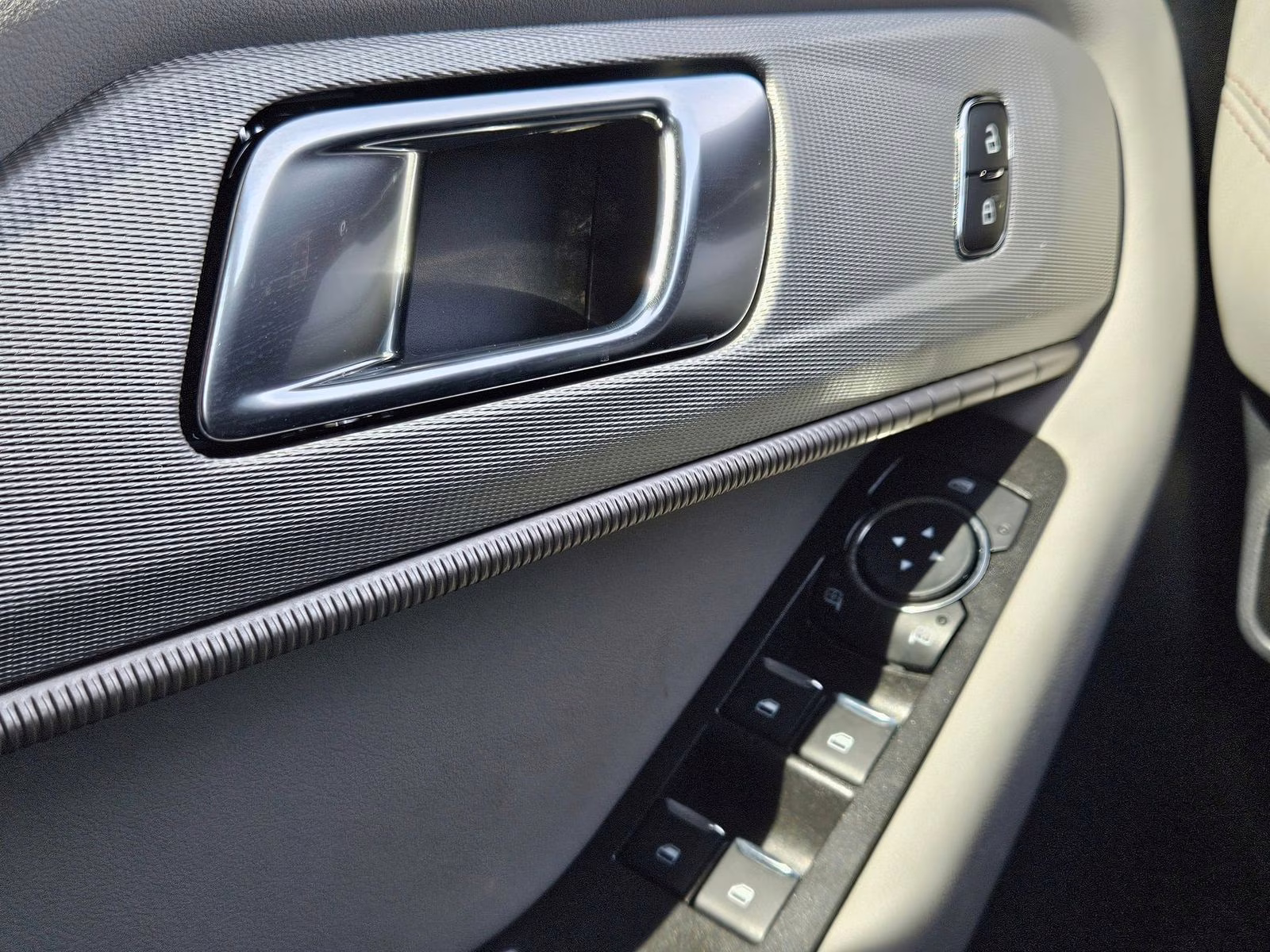 2026 White Metallic Ford Explorer Active 4X4 SUV