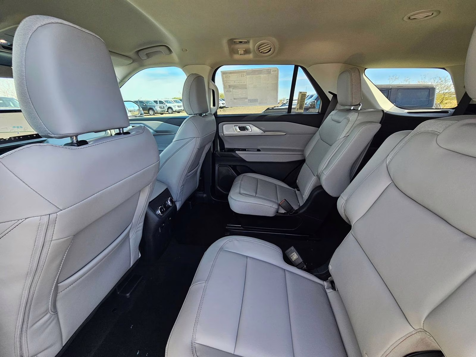 2026 White Metallic Ford Explorer Active 4X4 SUV