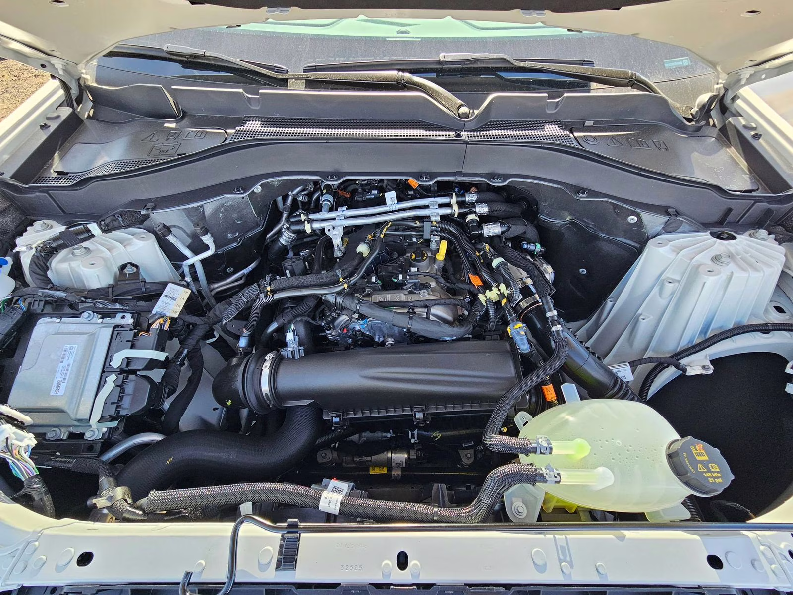 2026 White Metallic Ford Explorer Active 4X4 SUV