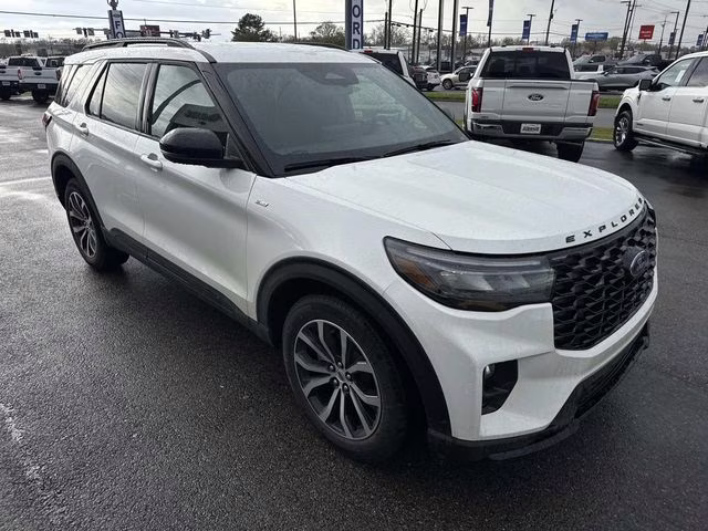 2026 White Ford Explorer ST-Line RWD SUV