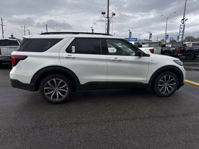 2026 White Ford Explorer ST-Line RWD SUV