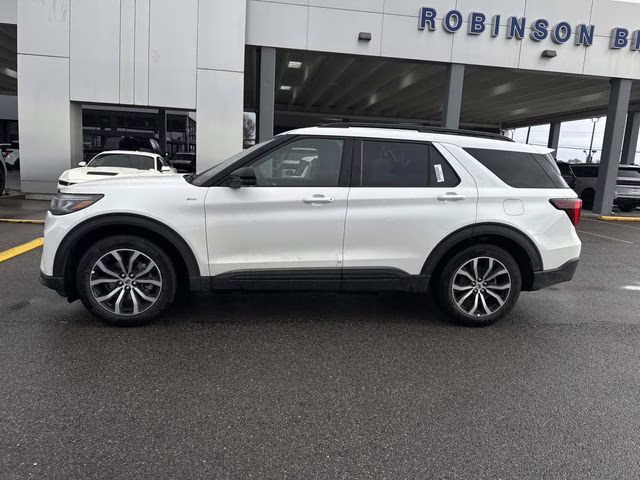 2026 White Ford Explorer ST-Line RWD SUV