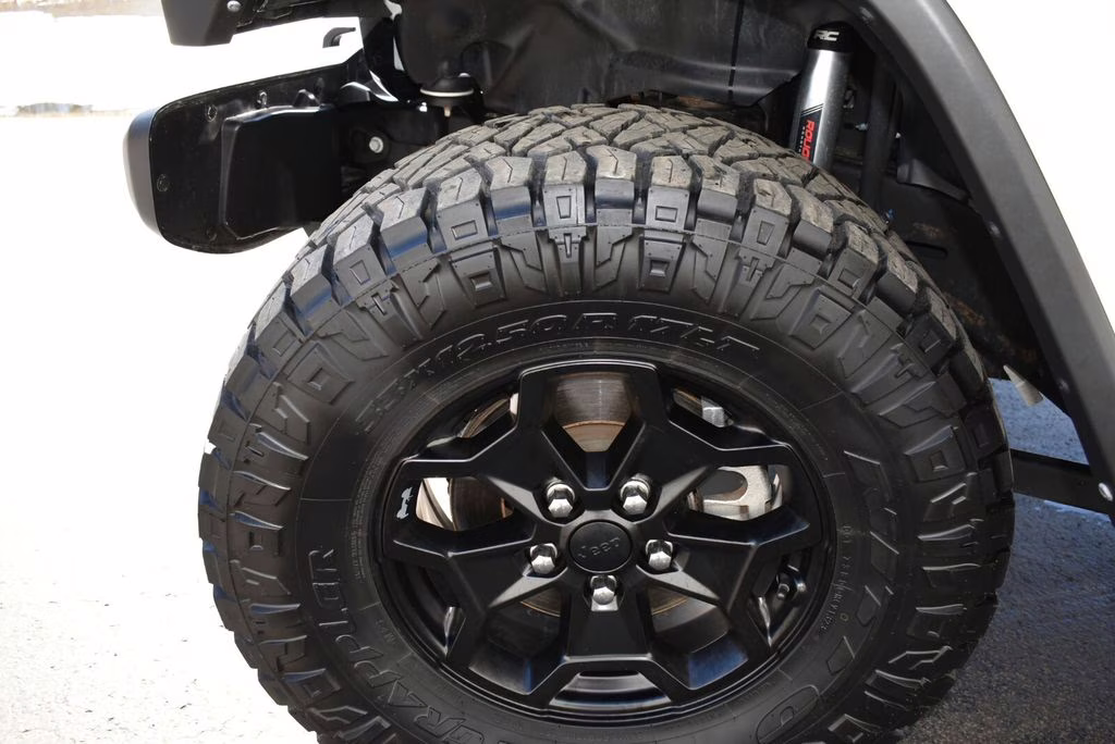 2021 Bright White Clearcoat Jeep Gladiator Willys 4X4 Truck