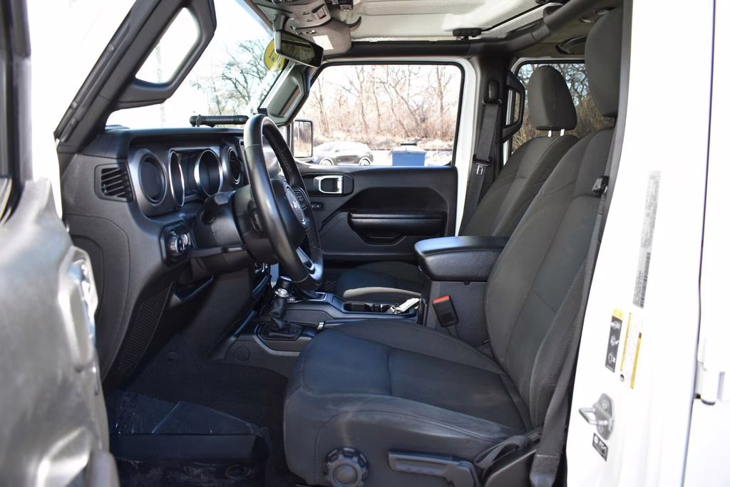 2021 Bright White Clearcoat Jeep Gladiator Willys 4X4 Truck