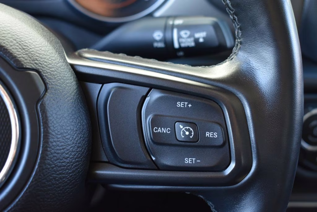 2021 Bright White Clearcoat Jeep Gladiator Willys 4X4 Truck