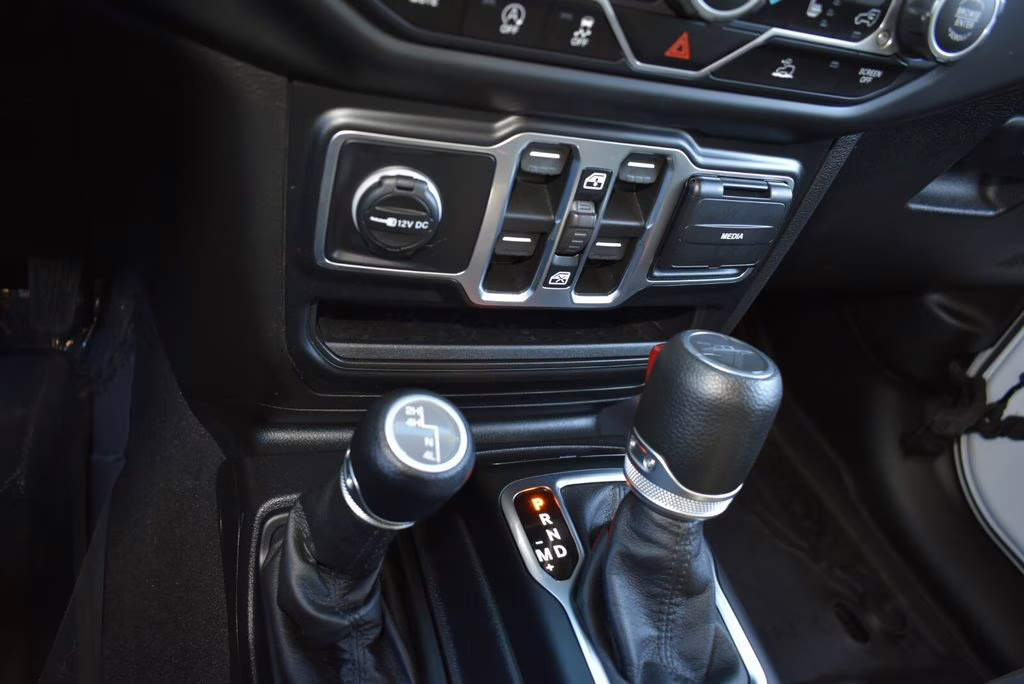 2021 Bright White Clearcoat Jeep Gladiator Willys 4X4 Truck