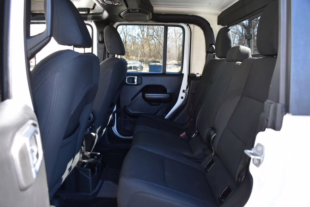 2021 Bright White Clearcoat Jeep Gladiator Willys 4X4 Truck