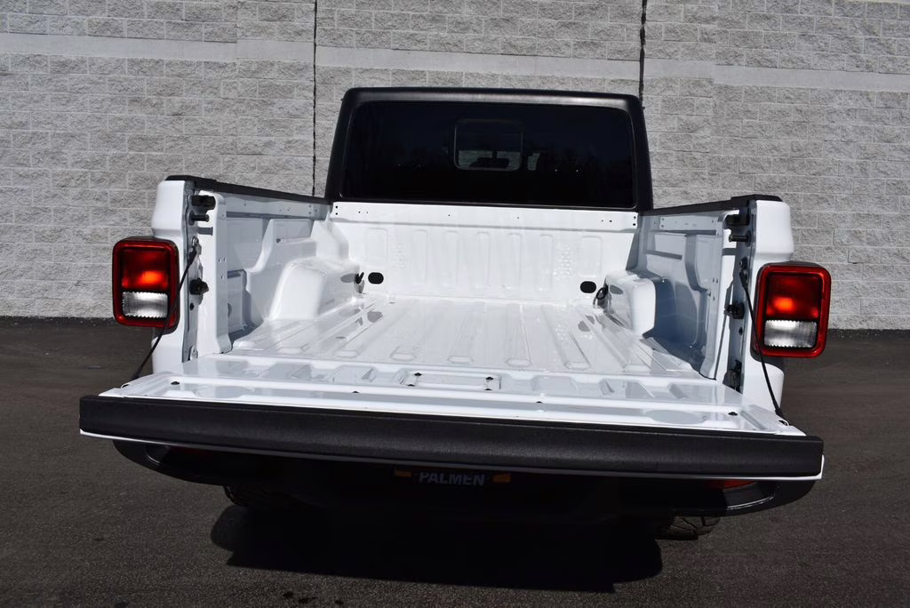 2021 Bright White Clearcoat Jeep Gladiator Willys 4X4 Truck