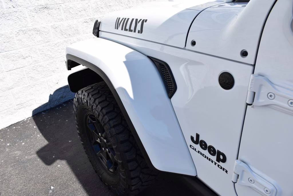 2021 Bright White Clearcoat Jeep Gladiator Willys 4X4 Truck