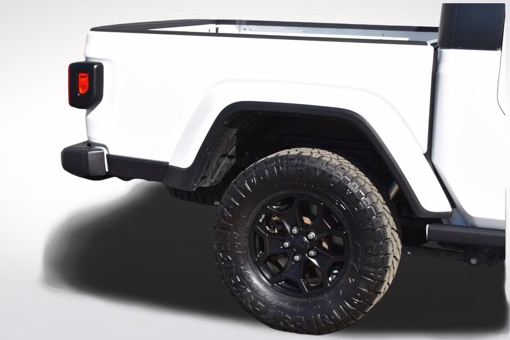 2021 Bright White Clearcoat Jeep Gladiator Willys 4X4 Truck