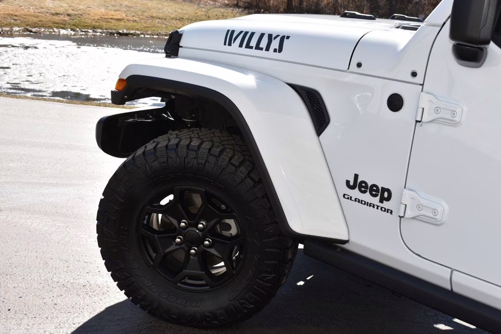 2021 Bright White Clearcoat Jeep Gladiator Willys 4X4 Truck