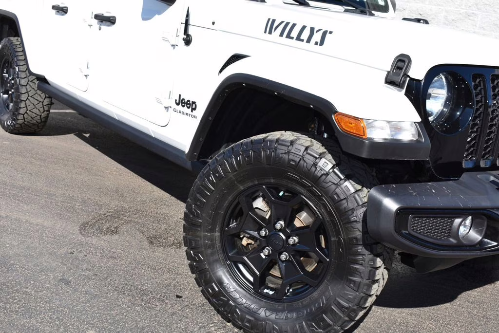 2021 Bright White Clearcoat Jeep Gladiator Willys 4X4 Truck