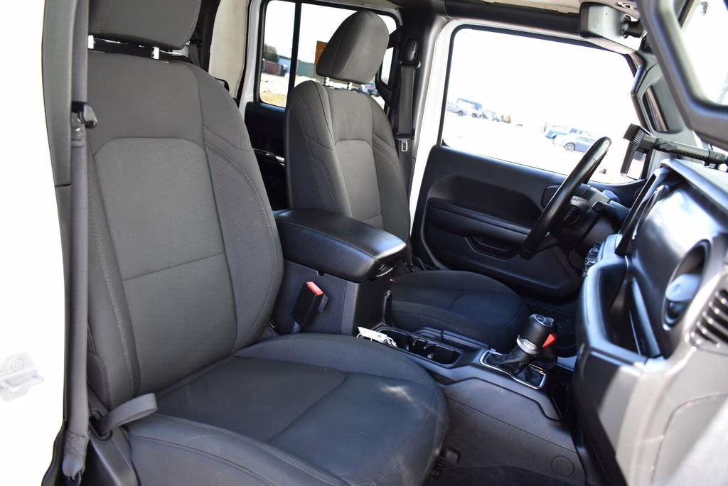 2021 Bright White Clearcoat Jeep Gladiator Willys 4X4 Truck