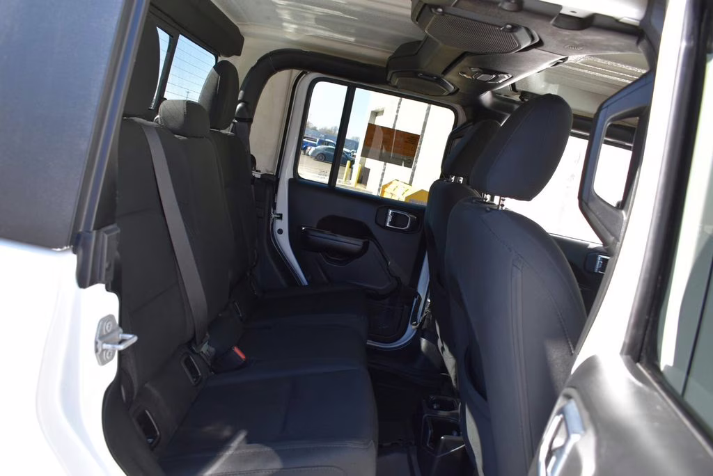 2021 Bright White Clearcoat Jeep Gladiator Willys 4X4 Truck