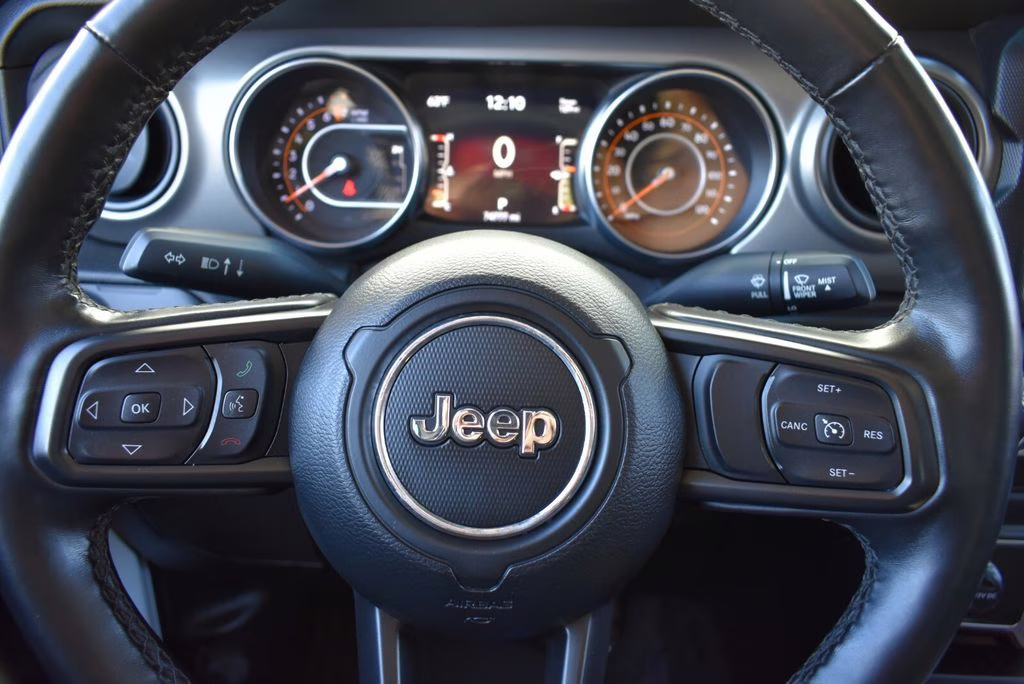 2021 Bright White Clearcoat Jeep Gladiator Willys 4X4 Truck