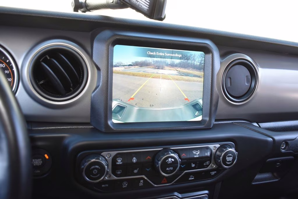 2021 Bright White Clearcoat Jeep Gladiator Willys 4X4 Truck