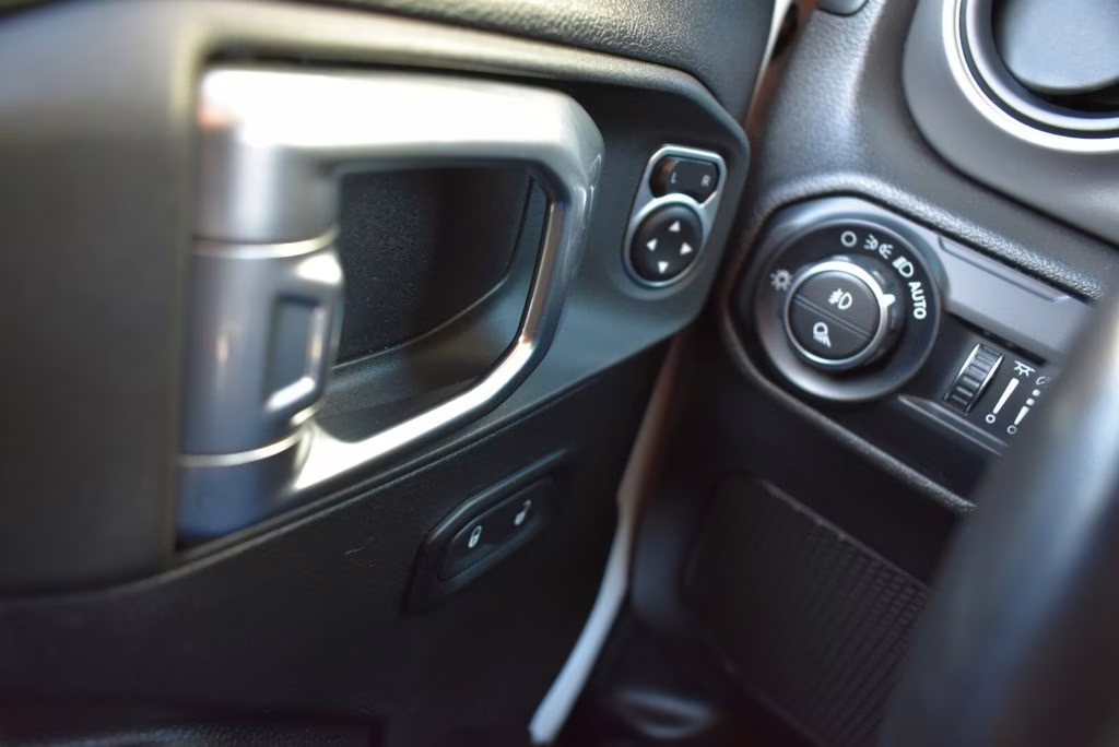 2021 Bright White Clearcoat Jeep Gladiator Willys 4X4 Truck