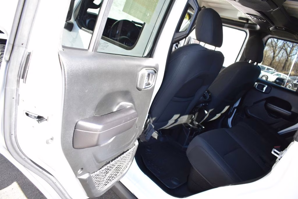 2021 Bright White Clearcoat Jeep Gladiator Willys 4X4 Truck