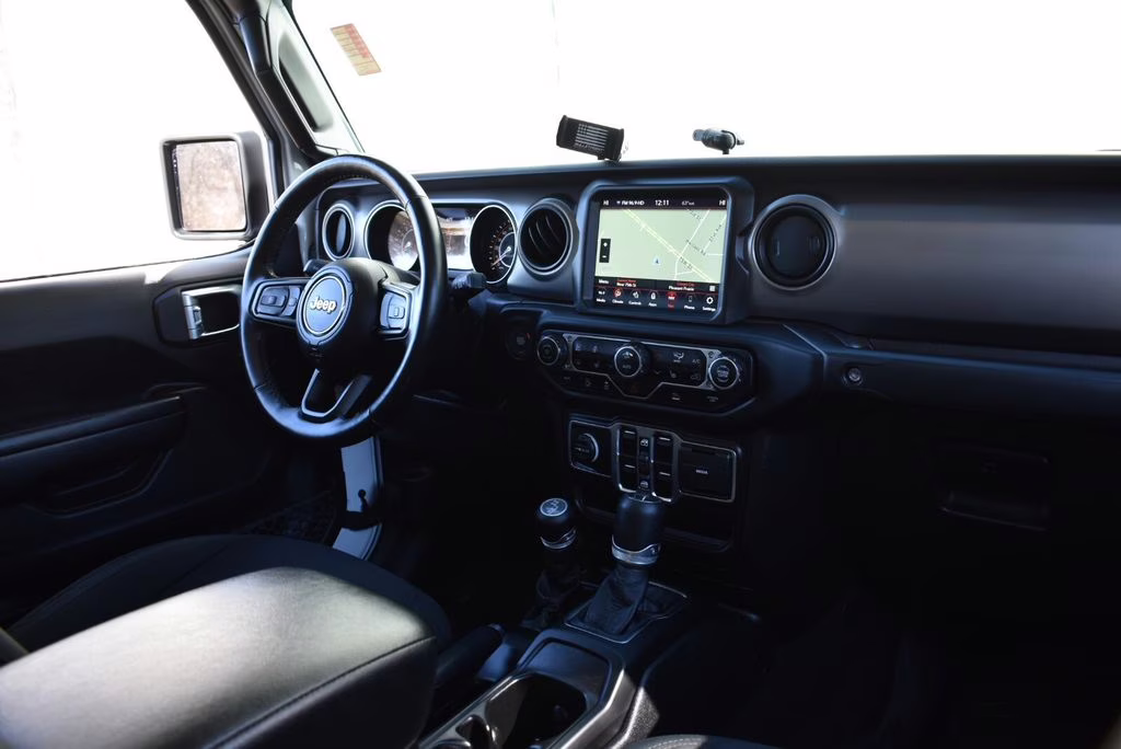 2021 Bright White Clearcoat Jeep Gladiator Willys 4X4 Truck