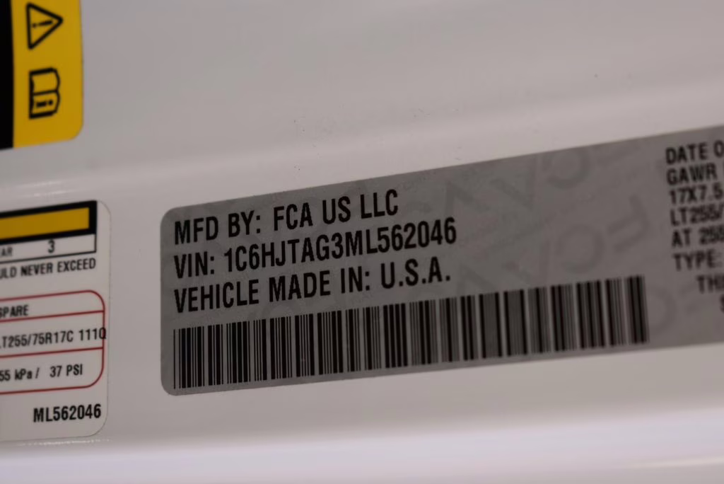 2021 Bright White Clearcoat Jeep Gladiator Willys 4X4 Truck