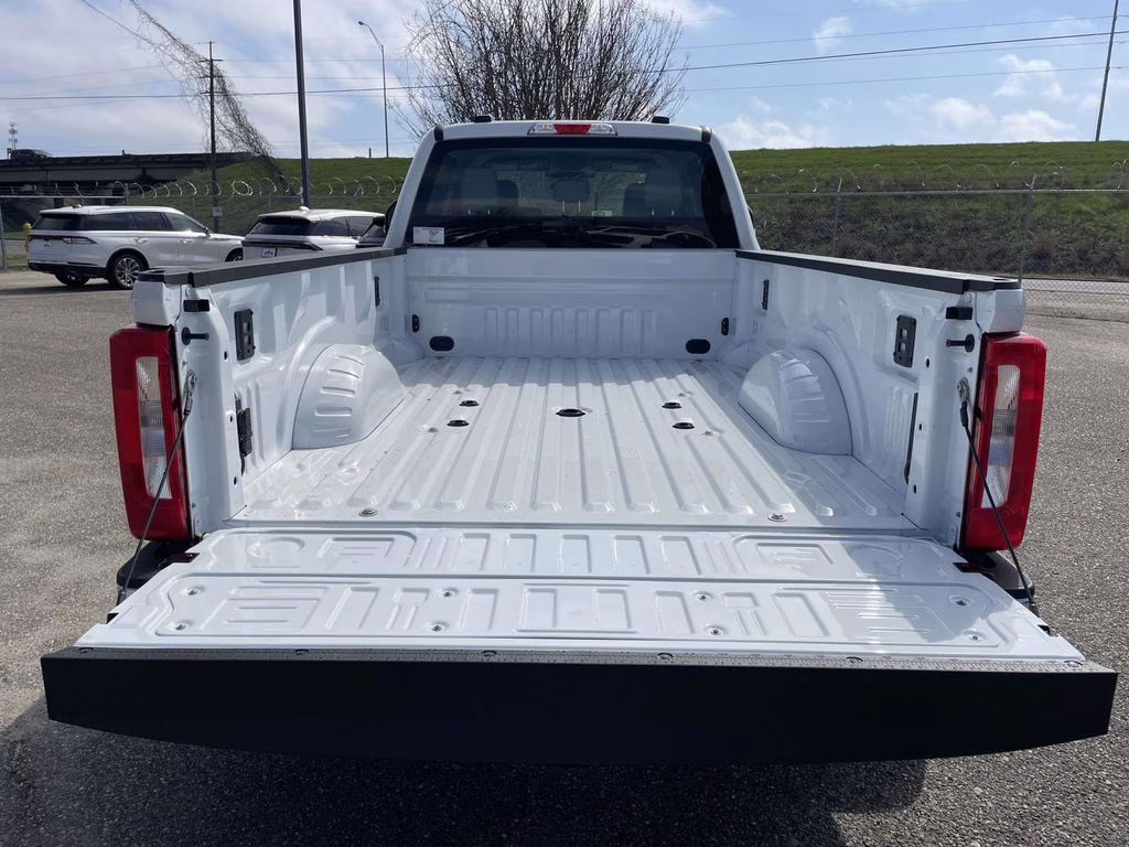 2026 Oxford White Ford Super Duty F-350 DRW XL 4X4 Truck