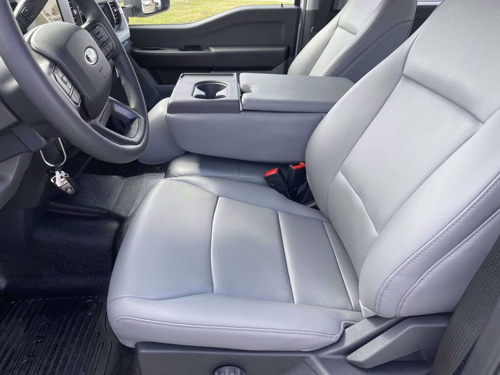 2026 Oxford White Ford Super Duty F-350 DRW XL 4X4 Truck