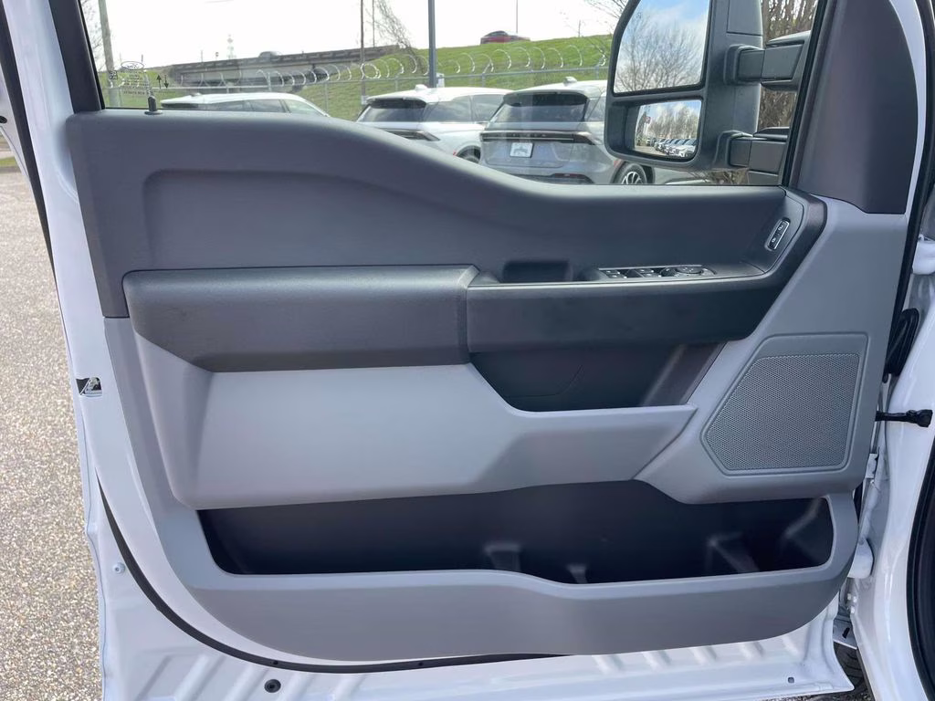 2026 Oxford White Ford Super Duty F-350 DRW XL 4X4 Truck