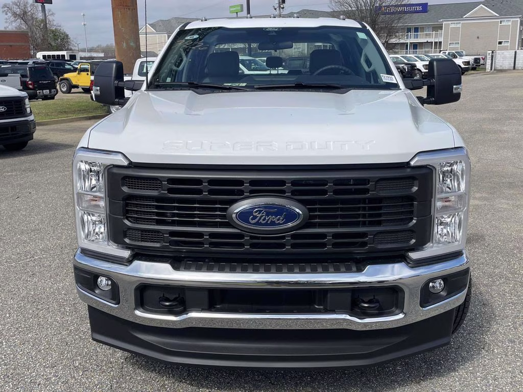 2026 Oxford White Ford Super Duty F-350 DRW XL 4X4 Truck