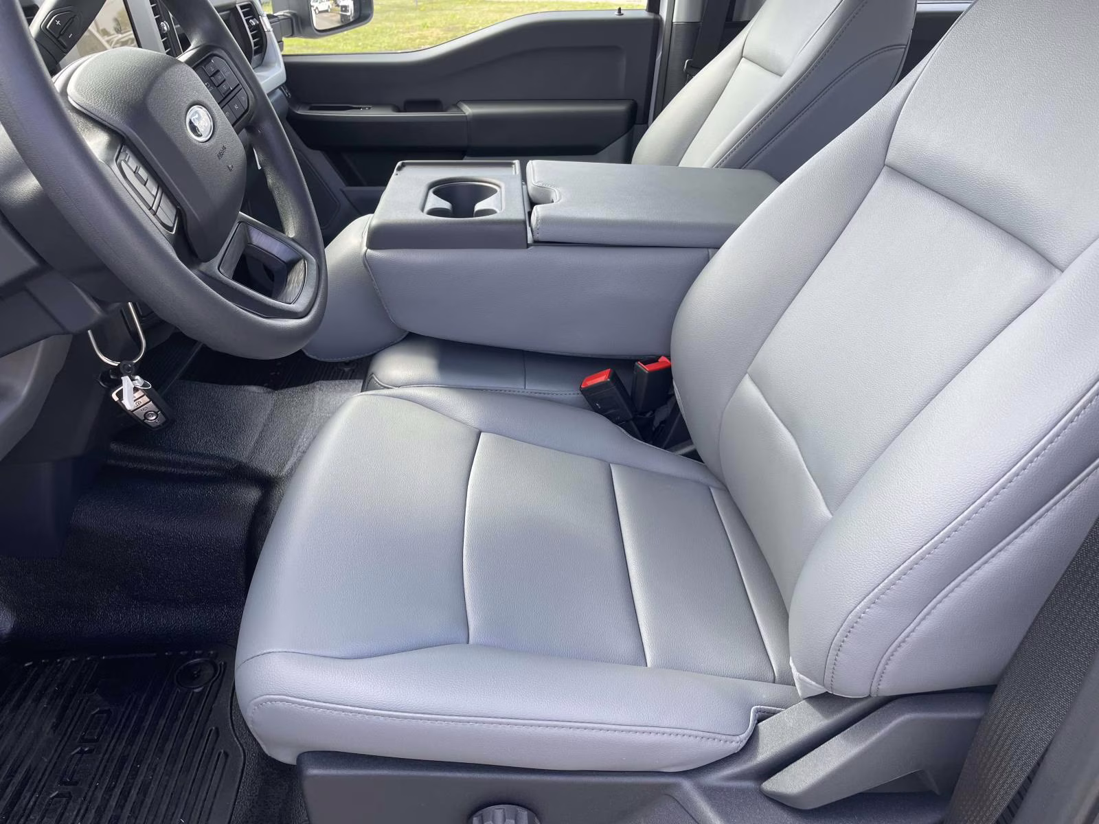 2026 Oxford White Ford Super Duty F-350 DRW XL 4X4 Truck