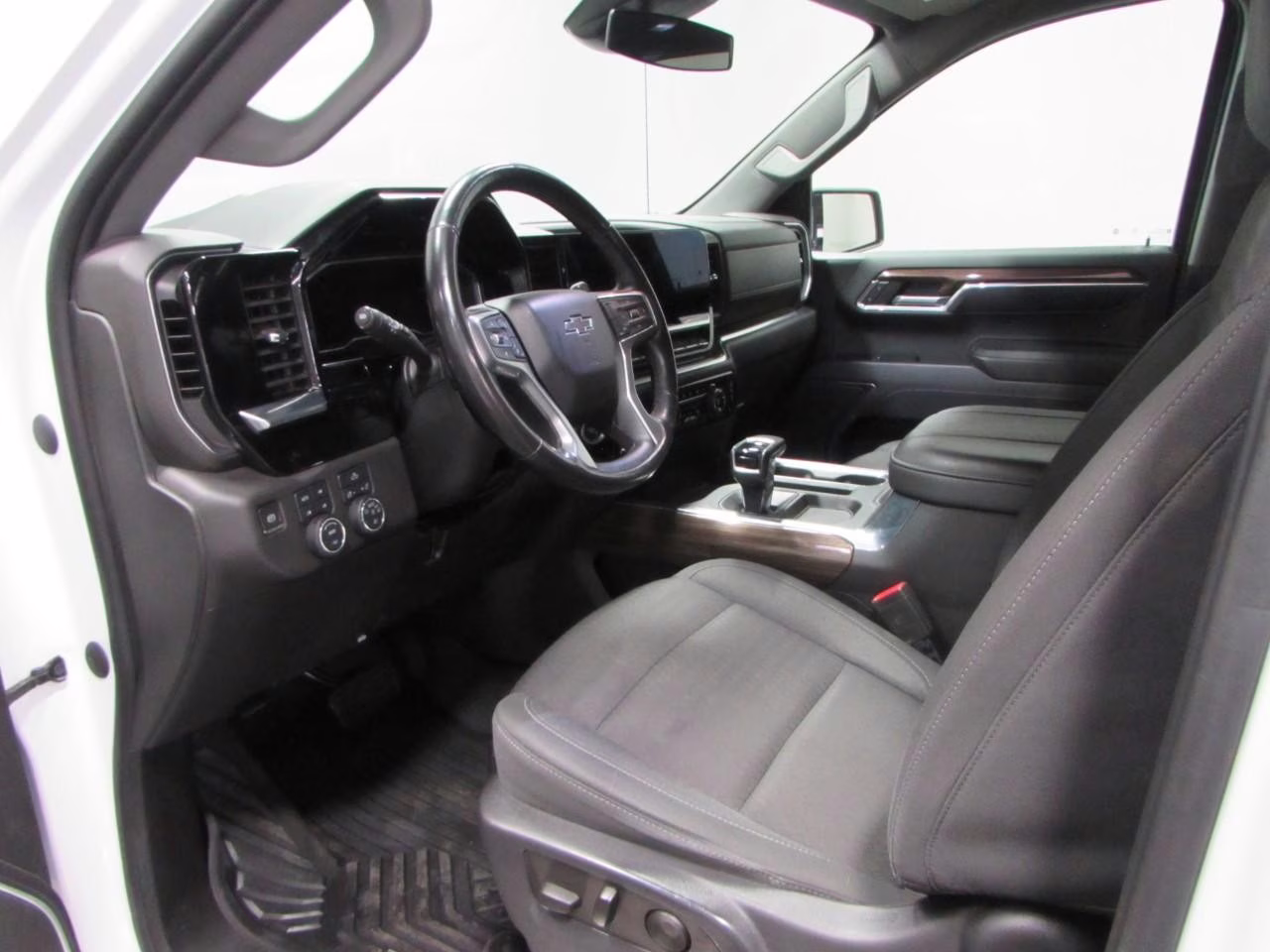 2023 Summit White Chevrolet Silverado 1500 RST 4X4 Truck