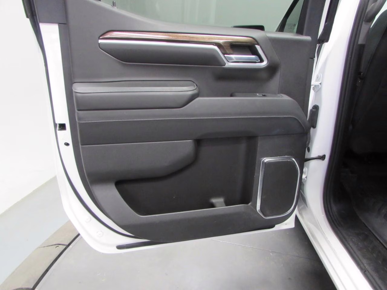 2023 Summit White Chevrolet Silverado 1500 RST 4X4 Truck