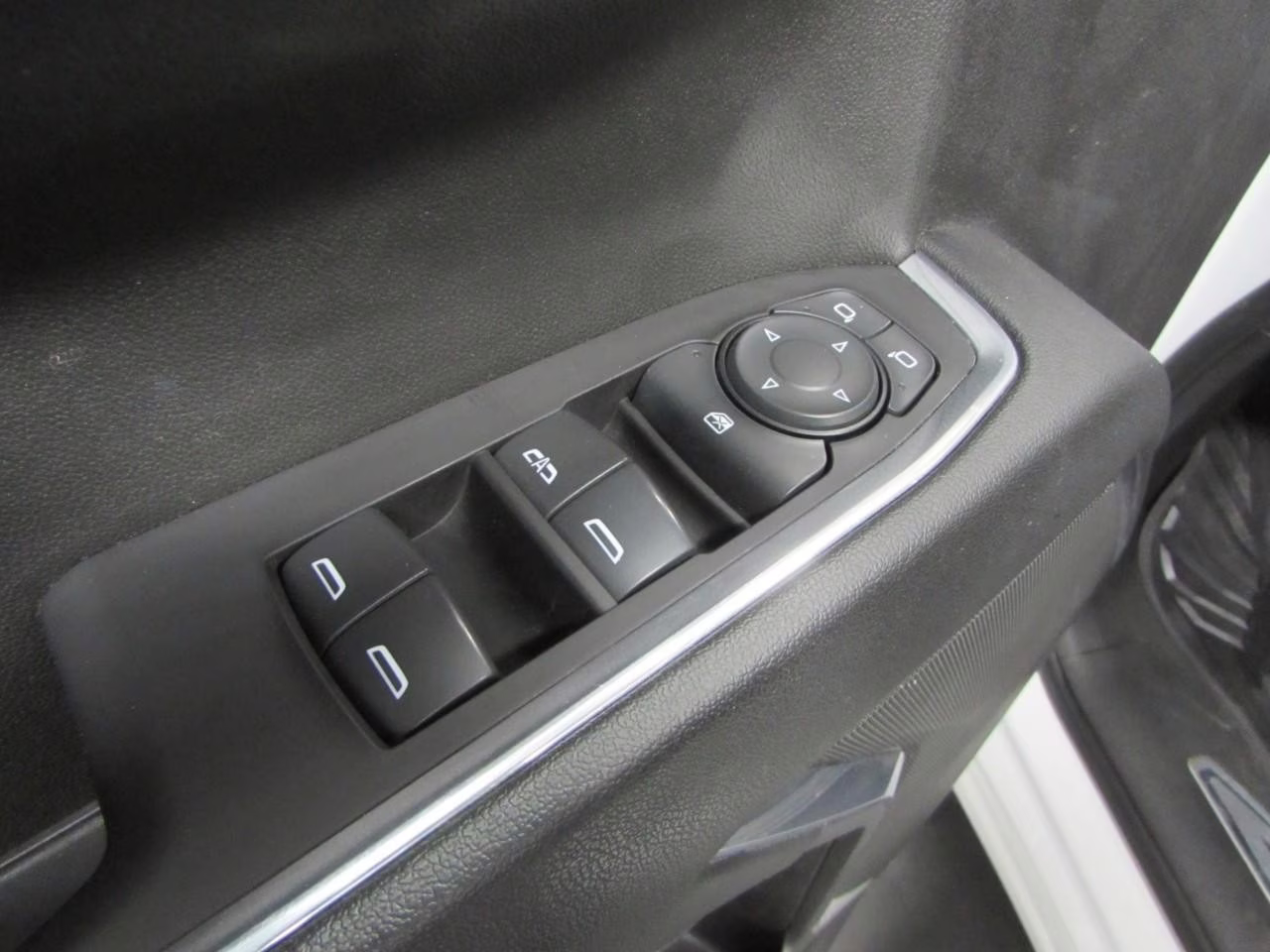 2023 Summit White Chevrolet Silverado 1500 RST 4X4 Truck