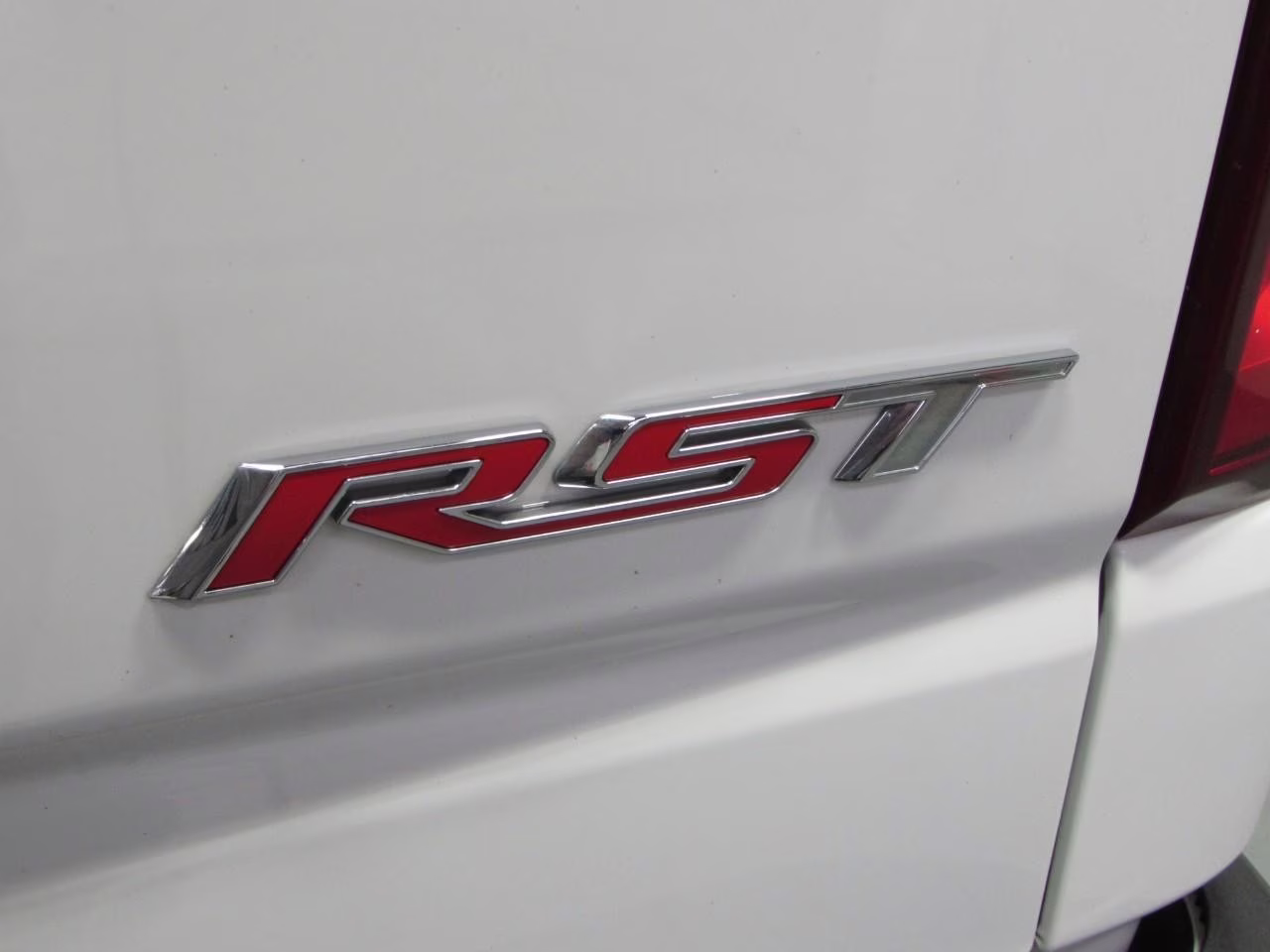 2023 Summit White Chevrolet Silverado 1500 RST 4X4 Truck