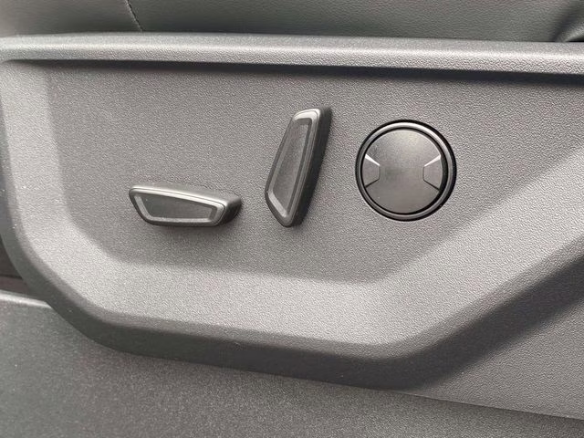 2026 Silver Metallic Ford Expedition Max Active RWD SUV