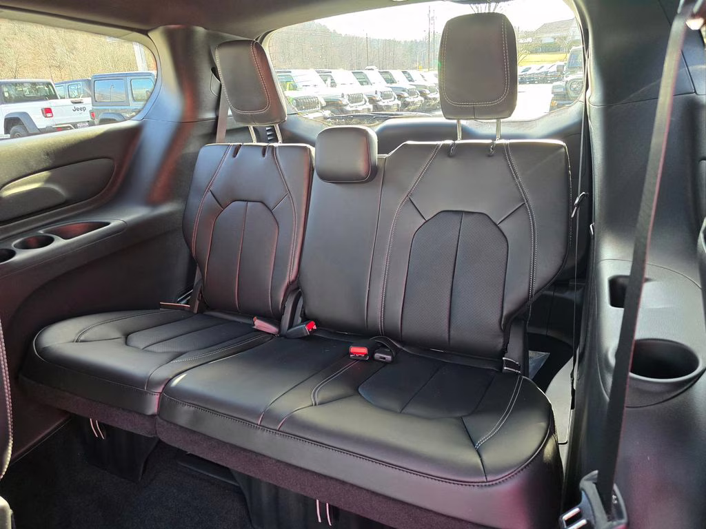 2026 Diamond Black Crystal Pearlcoat Chrysler Pacifica Select FWD Van