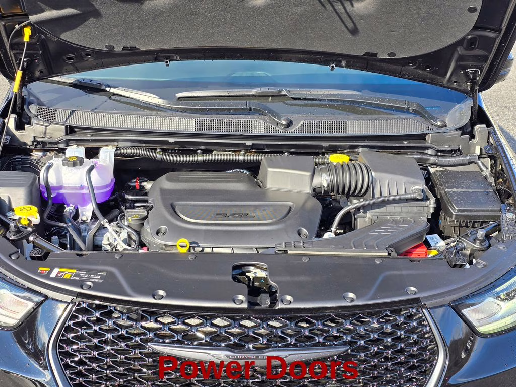 2026 Diamond Black Crystal Pearlcoat Chrysler Pacifica Select FWD Van