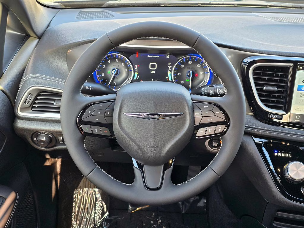 2026 Diamond Black Crystal Pearlcoat Chrysler Pacifica Select FWD Van