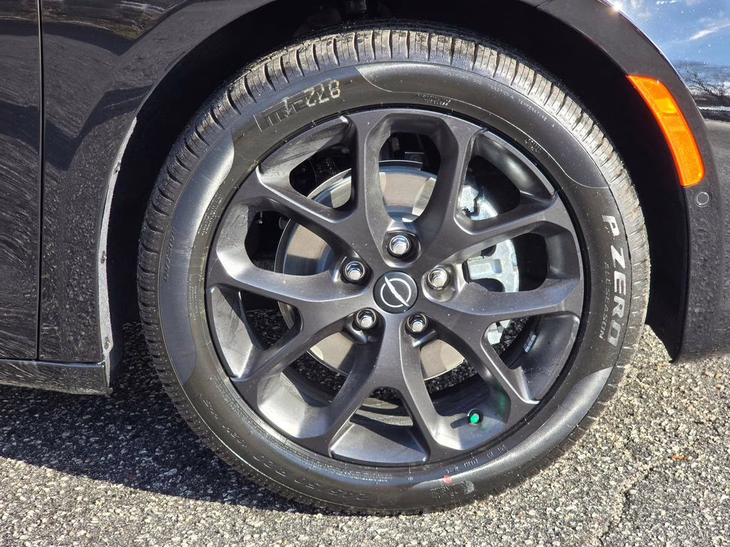 2026 Diamond Black Crystal Pearlcoat Chrysler Pacifica Select FWD Van