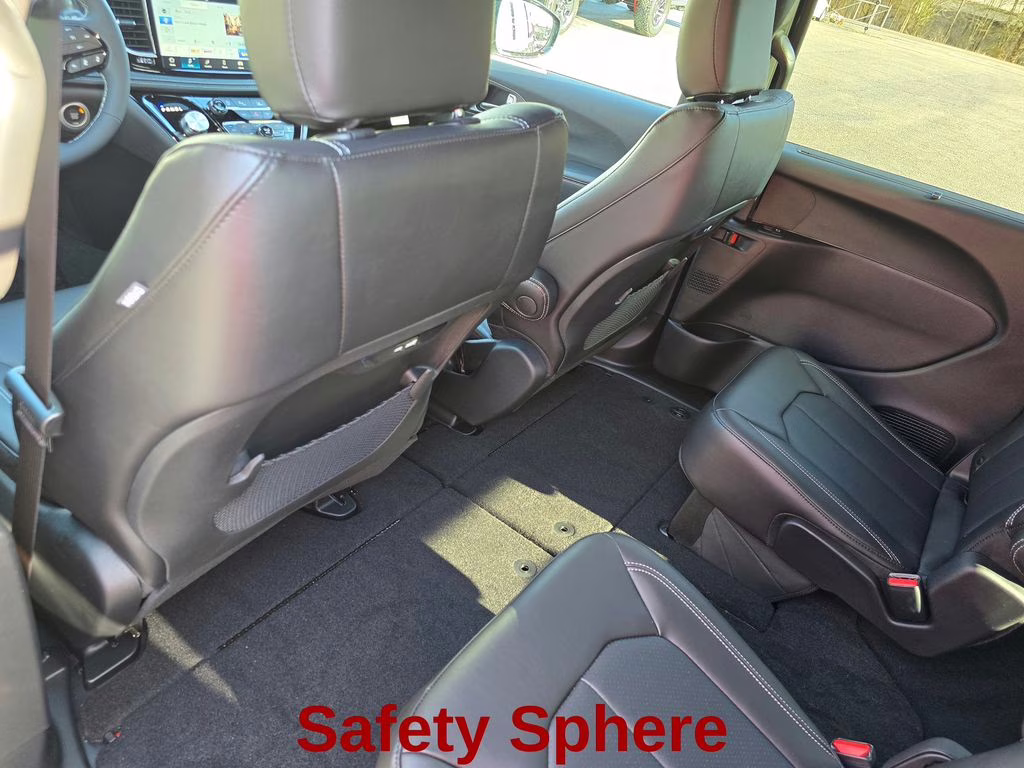 2026 Diamond Black Crystal Pearlcoat Chrysler Pacifica Select FWD Van