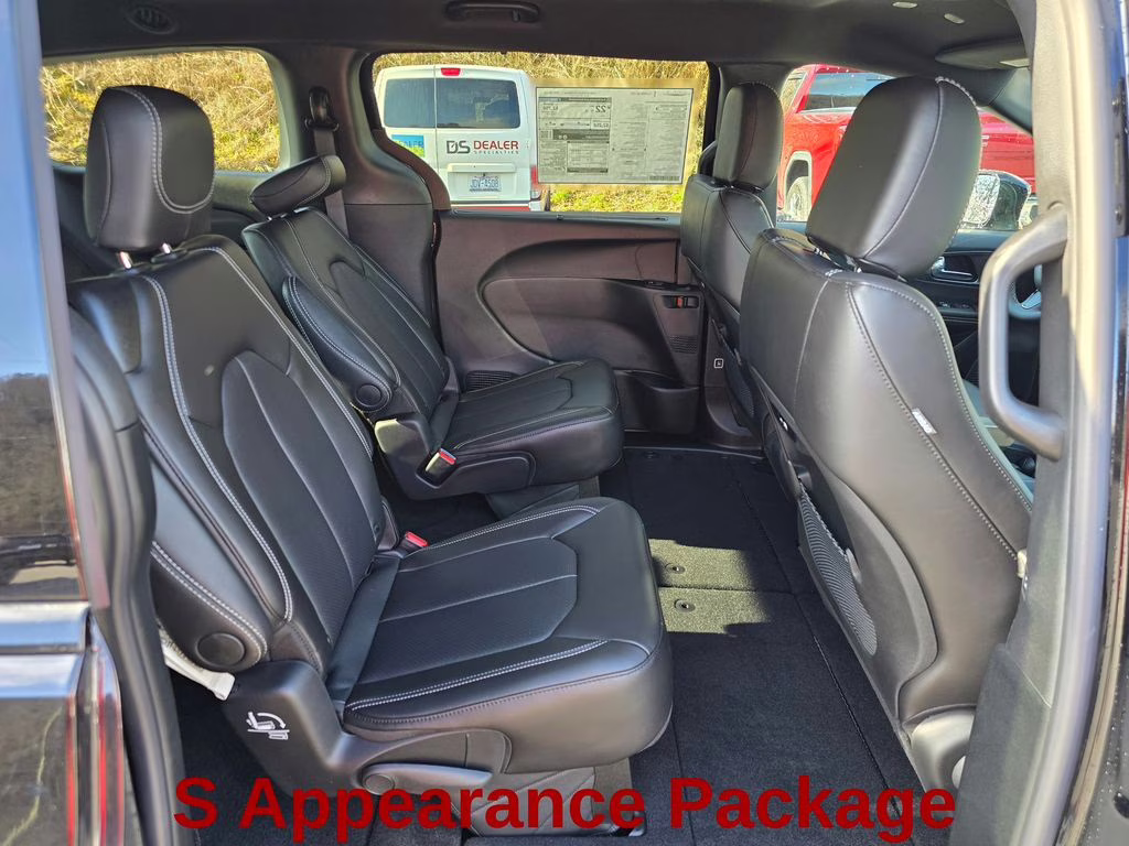 2026 Diamond Black Crystal Pearlcoat Chrysler Pacifica Select FWD Van