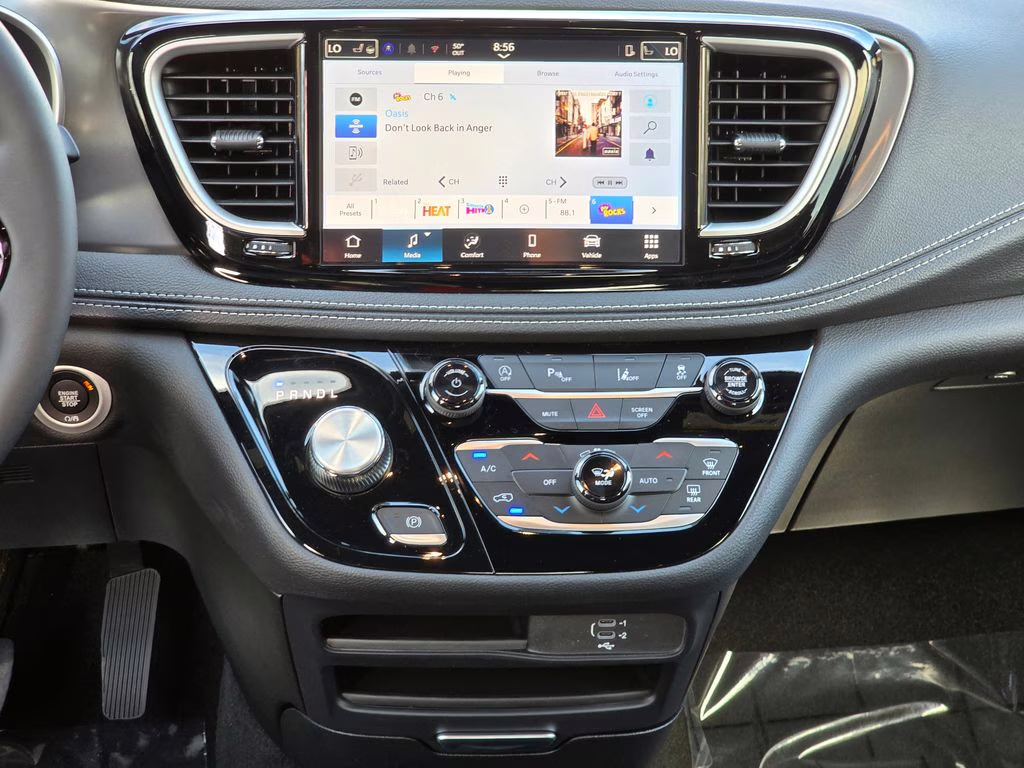 2026 Diamond Black Crystal Pearlcoat Chrysler Pacifica Select FWD Van