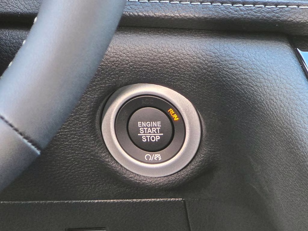 2026 Diamond Black Crystal Pearlcoat Chrysler Pacifica Select FWD Van