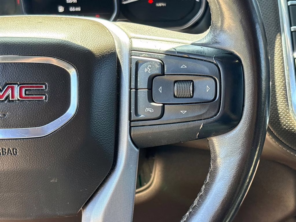 2021 White Frost Tricoat GMC Yukon XL SLT RWD SUV