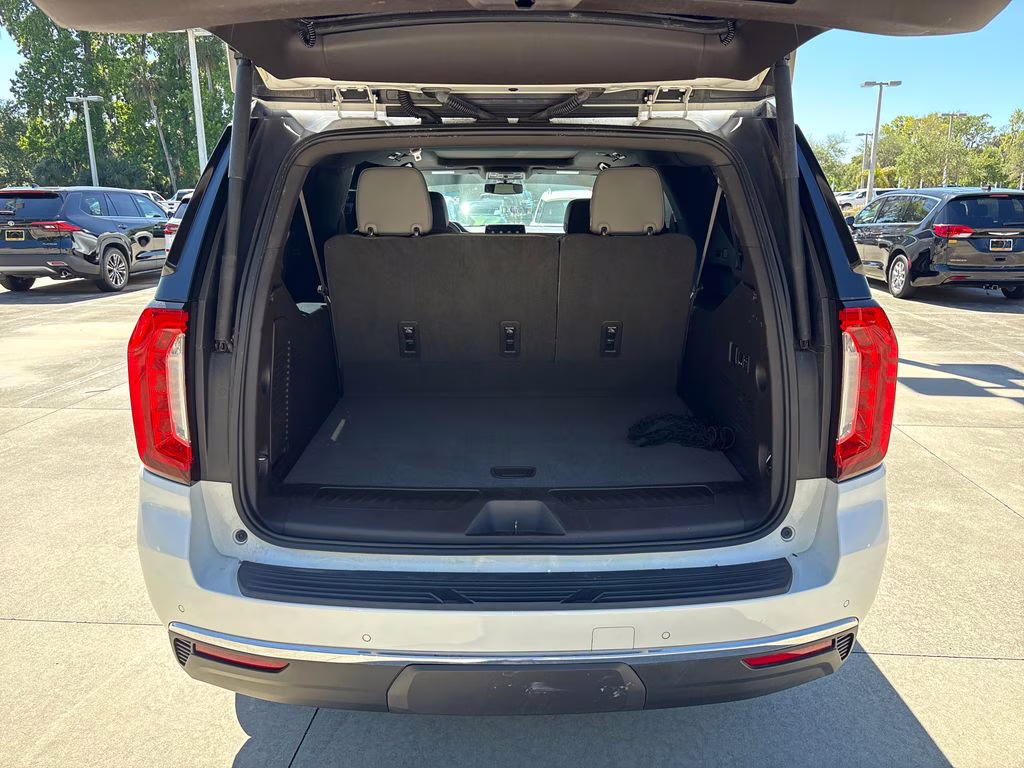 2021 White Frost Tricoat GMC Yukon XL SLT RWD SUV